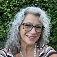 Sandy Starling's Instagram, Twitter & Facebook