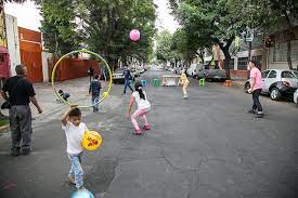 A punta de pistola, asaltan a niños que jugaban en la calle. Peatoninos Labcdmxlabcdmx