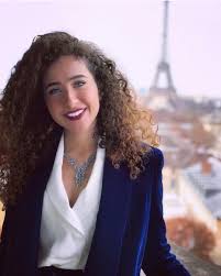 أجرت غادة والي، وزيرة التضامن الاجتماعي، جولة بإحدى مدارس عزبة خير الله التي شهدت عملية التطوير، وتابعت الفصول وشاهدت عرضا للكاراتيه قدمه الطلاب كما شهدت عملية التطوير. 2guqxxuvenhchm