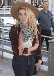 Amber Heard Wears Cowboy Hat Stills At Airport In Sydney Celebskart