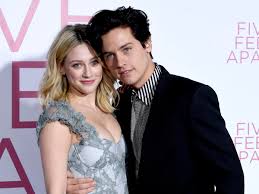 Tippi and the burds. yesterday cole posted a pic of his rumored girlfriend — model ari fournier. Cole Sprouse Seine Neue Freundin Kommt Bei Den Fans Nicht Gut An Bunte De