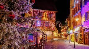 It draws in approximately 2 million visitors each year and since the arrival of tgv service in strasbourg in 2007, the number of visitors has been on the rise. Alsace Christmas Markets Whole Day Tour From Strasbourg France