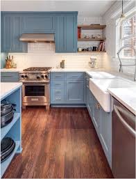 simple kitchen design ideas every kitchen remodel starts with a layout concept browse our kitch armoires de cuisine bleues armoire de cuisine cuisine moderne