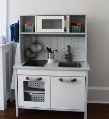 Modern New England Beach Cottage For A Young Family Most Lovely Things England Beaches Ikea Toy Kitchen Beach Cottages