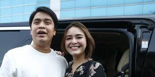 Tampaknya kehidupan asmara billy memang selalu diwarnai dengan kehadiran para wanita cantik. Saling Hapus Foto Serta Unfollow Ig Billy Syahputra Dan Amanda Manopo Putus Dream Co Id