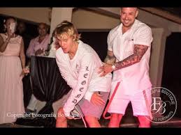 Justin's dad jeremy welcomes daughter bay — see the sweet first photo. Justin Bieber At His Father Jeremy Bieber Wedding In Jamaica With Siblings Jaxon Jazmyn Bieber Youtube