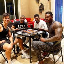 Aroldis Chapman's been hitting the gym. 💪😳 (📸:  Instagram/_thecubanmissile54)