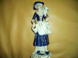 Hier finden sie von der kleinen figur aus porzellan bis zur großen skulptur das passende für. Rokoko Lady Figuren Kunst Und Trodel