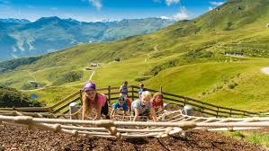 Der schinkelspark in blankenese bietet rodelprofis und denen, die es einmal werden wollen, eine extra angelegte eispiste. Children S Playground Slackline Park Schlossalm
