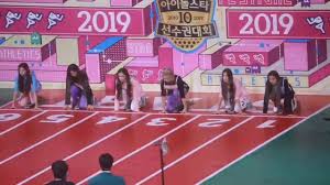 They met through seungjun of knk who introduced them during isac. Itzy Run Fancam At Isac 190812 Youtube