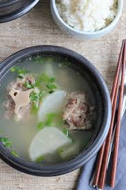 Remove oxtail from the pot and let cool a bit, then pull the meat off the bones with your hands or a fork. Oxtail Soup Kkori Gomtang Korean Soup Recipe Hip Foodie Mom