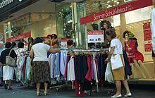 Die herbstmode kommt, die sommerware verschwindet. Saisonschlussverkauf Wikipedia