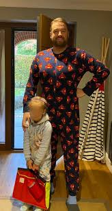 He is a team captain on 8 out of 10 cats and 8 out of 10 cats does countdown and stars in dave shows jon richardson: Jason Manford It S Pyjama Day At My Daughter S School Facebook