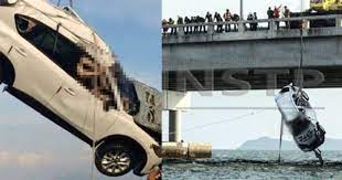 Our porno collection is huge and it's constantly growing. The Suv That Crashed Into The Ocean From Penang Bridge Has Been Retrieved At 6pm Today
