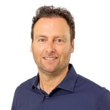 Vorige week was een bijzondere week. Samen met René Vissers van DAS  Bouwsystemen B.V. en met Martijn Visschers van Cleanroom Systems  International tekenden we het contract voor de verbouwing van ons… |