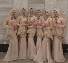 Kebaya brokat modern model tunic dusty orange. Model Gaun Pesta Brokat Panjang Duyung Soft Yellow Informasi Tips Dan Foto Aneka Baju Gamis Moder Gaun Pengiring Pengantin Gaun Perkawinan Pengiring Pengantin