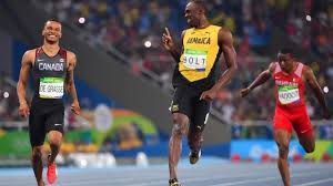 Bolt reacts to injuring his hamstring in the 4x100 m relay final of the 2017 world athletics championships bolt with the iaaf men's athlete of the year award in monaco Sarcastic Bolt Gives Competitor De Grasse Tips