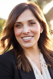 Julie Noggle's Instagram, Twitter & Facebook