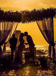 Il gilda on the beach è autorizzato dal comune di fiumicino per poter svolgere il rito civile ufficiale direttamente in spiaggia! Matrimonio In Spiaggia Consigli E Ispirazioni Westwing