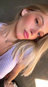 Alia🍓 (@alia_dvc)