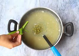 Bisa dikatakan saya tidak begitu tau rasa bubur ayam pertama saya pesan bubur secara komplit, ada bubur tentunya, pelengkap ada ayam, kacang, telur. Resep Bubur Kacang Hijau Dan Ketan Hitam Ini Praktis Dibuat Bukareview