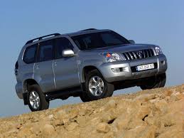 Podobnie jak jego poprzednik, występuje w dwóch wersjach nadwoziowych: Toyota Land Cruiser 120 Picture 4104 Toyota Photo Gallery Carsbase Com