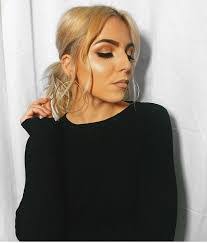 Cindy Vos's Instagram, Twitter & Facebook