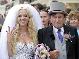 Die vn erreichten richard lugner vor seinem abflug am telefon. Die Lugners Vor Dem Ehe Aus Scheidungstermin Am Mittwoch Stars Vienna At