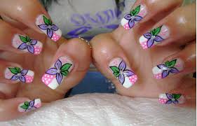 Diseño de uñas para el pie elegante con flores. Disenos De Unas Con Flores Unasdecoradas Club