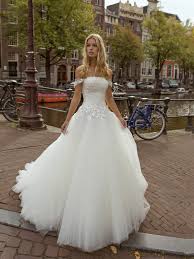 Visualizza tutta la collezione sposo. Modeca Bridal 2020 Ad Amsterdam Si Presentano I Nuovi Abiti Da Sposa