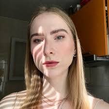 Melissa Cabral's Instagram, Twitter & Facebook