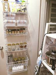 Buat ruang makan dan dapur kecil terasa ringan dan lapang dengan memilih skema warna netral. Cara Kemas Dapur Sempit Pagar Rumah