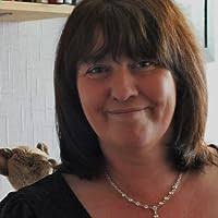 Truth and Lies (DI Amy Winter, #1) by Caroline Mitchell