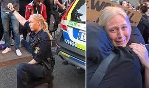 De mars van 'politie voor vrijheid' eindigde voor het stadhuis, schrijft de krant 20. Moslims Regeren Over De Zweedse Vrijheid Van Meningsuiting Islamkritische Demonstratie Door Politie Gecanceld Frontnieuws