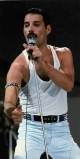 Pin Ot Polzovatelya Prudence Na Doske Freddie Mercury And Queen Freddi Merkyuri Bogemskaya Rapsodiya Muzykanty