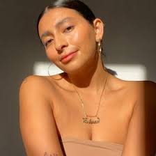 Valerie Metz's Instagram, Twitter & Facebook