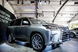 Picture 2 Monterey Live Lexus Unveils New Lx 570 At Monterey Lexus Lx570 Cool Sports Cars Lexus
