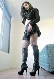 Pin on Sexy babes in boots.