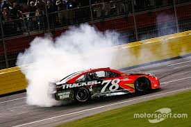 Martin truex jr., driver of the #19 bass pro shops/tracker/uso toyota, crosses the finish line on his way to winning the. Martin Truex Jr Demutigt Die Nascar Konkurrenz Beim Coca Cola 600