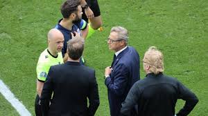 Dänemark muss gegen belgien ran, wo sie das spiel sehen. Fussball Em Christian Eriksen Nach Notarzteinsatz Bei Bewusstsein Sport Sz De