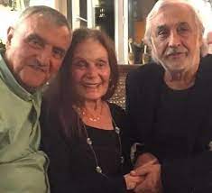 İlk evliliğinden elif adında bir kızı olan müjdat gezen, 12 yıllık bu birlikteliği noktaladıktan sonra 2. Mujdat Gezen Kimdir Maksatbilgi