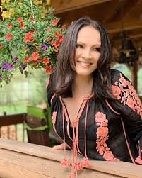 Энергетика, добро, тепло, отношение к профессии и к людям, вообще, всегда вызывали у меня особое отношение к этой великой женщине! Sofiya Rotaru Voshitila Molozhavoj Vneshnostyu Pochemu 72 Letnyaya Pevica Ne Vyglyadit Na Svoj Vozrast