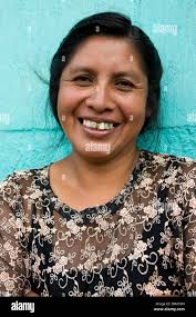 Donna sorridente guatemala immagini e fotografie stock ad alta risoluzione 