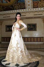 Kebaya Long In Large Trail With Flower Bordir With A Gold Color Is Like European Dresses But Gold Wedding Dress Wholesale Wedding Dresses Wedding Dress Styles
