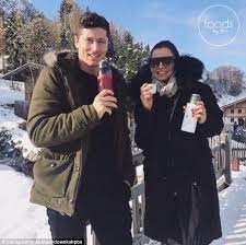 Robert is one very lucky guy as he married one of the hottest wags in the football and he has two beautiful girls from her. Bayern Star Robert Lewandowski Announces Wife Anna Is Pregnant With Goal Celebration Daily Mail Online