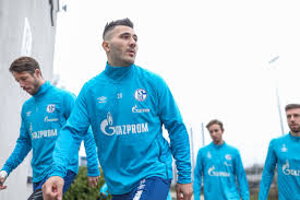 Durch soziale und gesellschaftliche projekte engagiert sich der club in seiner stadt, um gemeinsam ein buntes miteinander zu gestalten. Fc Schalke 04 On Twitter Look Who S Back S04 Seadk6