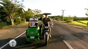 Ils ont quitté le jeu à la. Circulez Y A Tout A Voir Denis Decode Les Images D Un Accident Dans Pekin Express Youtube