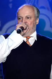 Mit dem ohrwurm „sternenhimmel wurde hubert kah (59) in den 80ern zum star der „neuen deutschen welle, bei „promi big brother eroberte er vor wenigen jahren mit seiner schrillen art. Hubert Kah Starportrat News Bilder Gala De