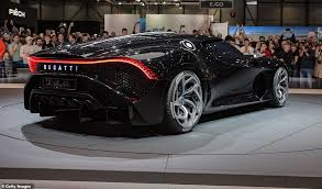 Vechiul şi superbul bugatti a devenit cea mai scumpă maşină din lume, după ce a fost vândută la o licitaţie din california pentru aproape 30 de milioane de dolari,apulberând recordurile vechi din industria de automobile. Cristiano Ronaldo Ar Fi CumpÄrat Cea Mai ScumpÄ MasinÄ Din Lume Cum AratÄ Si Cat CostÄ Foto Video
