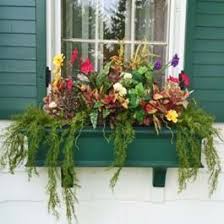 Green Winter Window Box With Decorative Flower Arrangement Planter Boxes Flowers Flower Boxes Flower Window